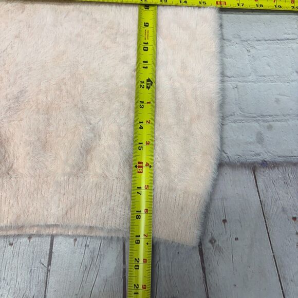 Aritzia Sunday Best Women Fuzzy Knit Cropped Sweater Size Medium C064 -1 - Picture 4 of 15